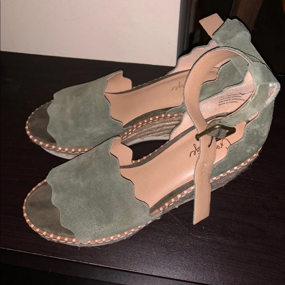 Crown vintage women’s size 7 wedge sandals - Picture 2 of 5